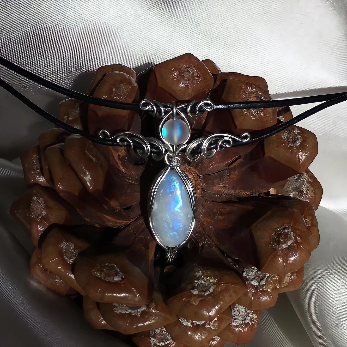 Camilla Ay Taşı & Aura Kuvars Choker
