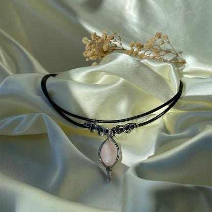 Carmen Pembe Kuvars Choker